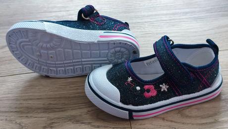 Dievčenské balerínky v. 23, 23