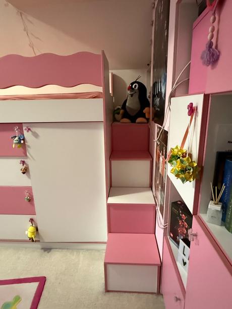 Dievčenský nábytok, 