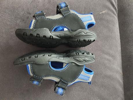 Sandálky, clarks,23