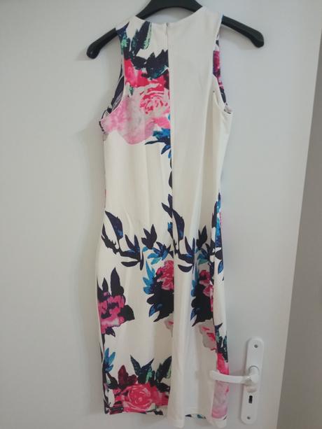 Biele šaty s kvetmi, s