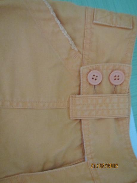 Kratasky vyborne sedia v peknom odtieni, s