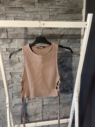 Zara sedi na m, zara,m
