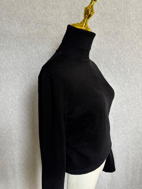 Klasický čierny rolák, s