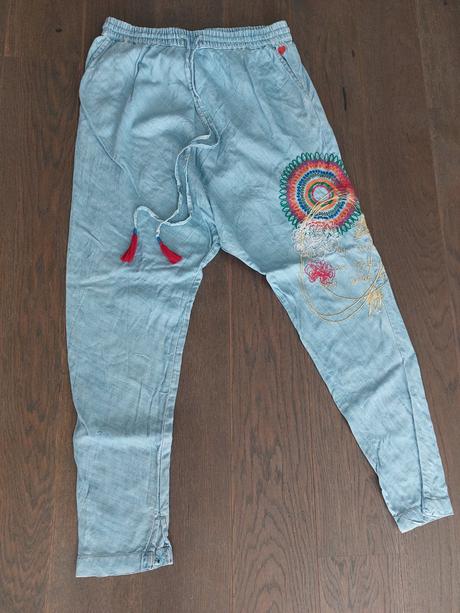 Perfektne pudlove vysivane rifle desigual 26 guma, desigual,s