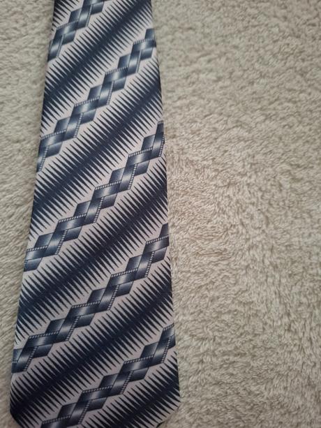 Zaujímavá kravata, 134