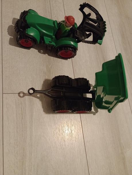 Lena traktor s vleckou, 
