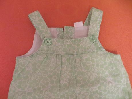 Bledozelené šaty s volánikom, 86