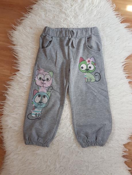 Teplaky vo velmi dobrom stave neposkodene, 104