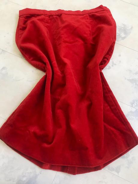 Zamatová sukňa, 34