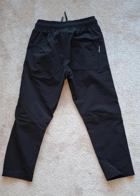 Nohavice športové, 116