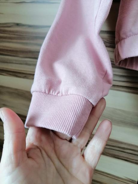 Mikina s kapucňou, 158