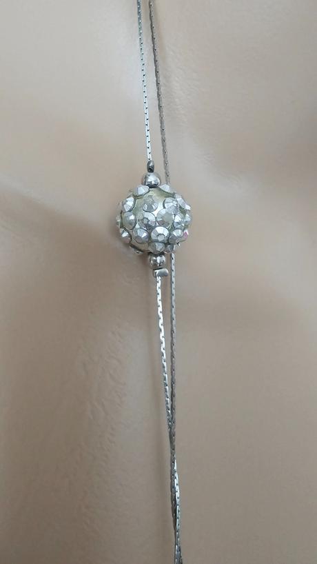 Retiazka s kamienkami, 