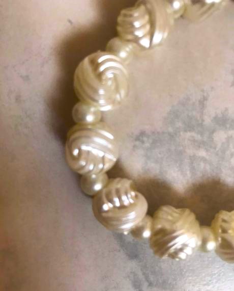 Perleťový náramok, 