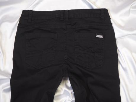 Kvalitné čierne rifle takko, takko,38