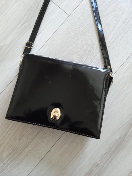 Missq lakovana crossbody,