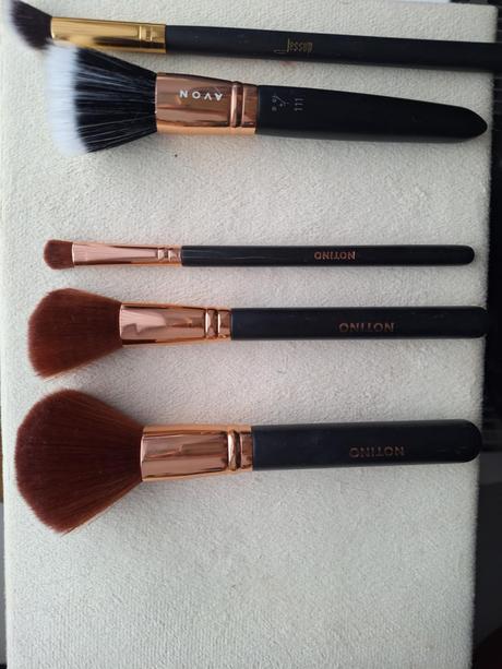 Kozmetické štetce symbolická cena,