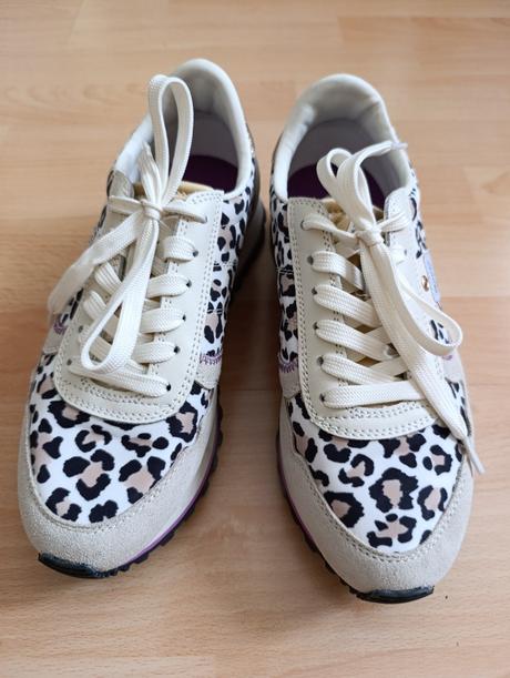 Americké tenisky, 37