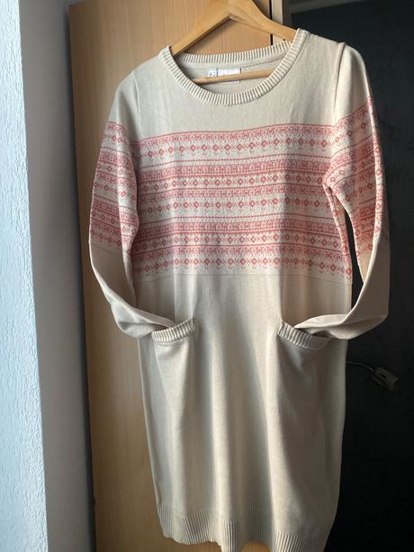 Pletené šaty s 2 vreckami, bonprix,42