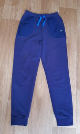 Tepláky, domyos,158