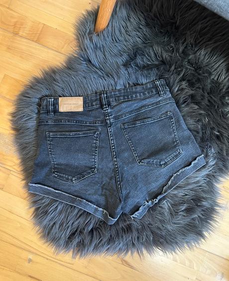 Šortky, zara,36