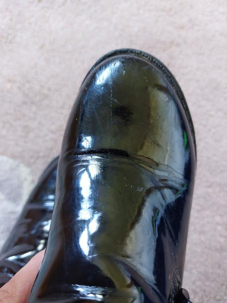 Kotnikove topanky, 24