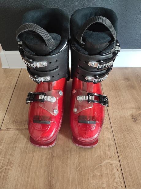 Lyžiarky, atomic,36