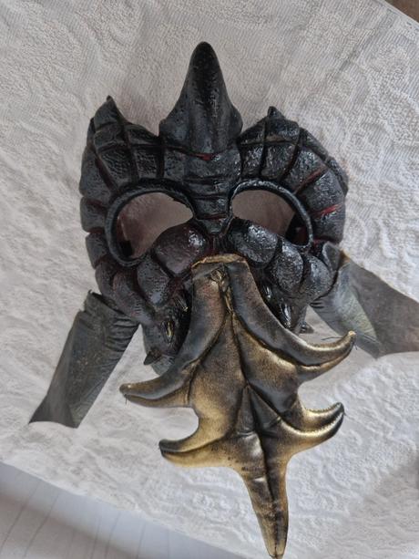 Maska na tvar karnevalova,