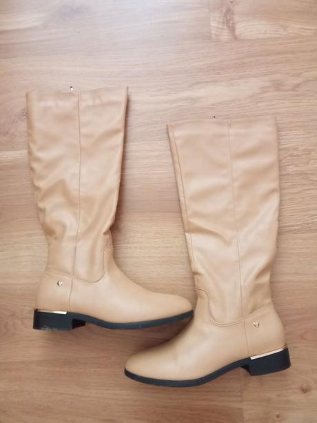 Čižmy a darček - kinder postavičky a dvd, 39