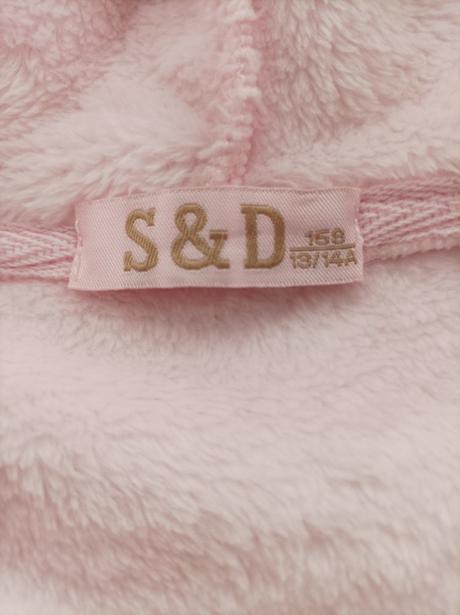 Ružová mikina, 158