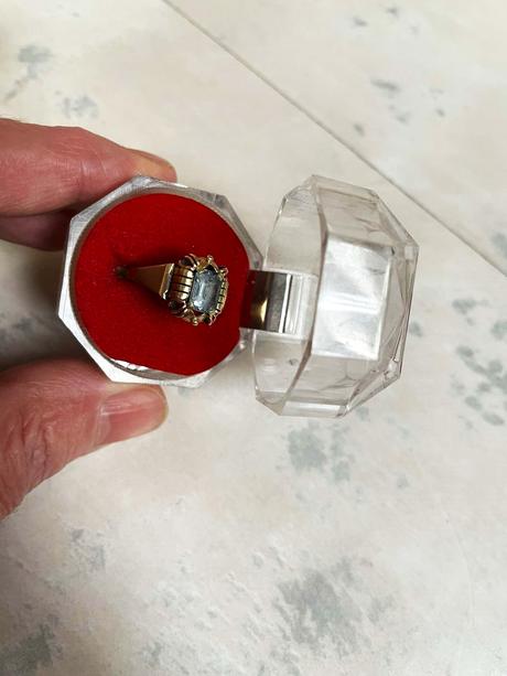 Prsteň s akvamarínom,