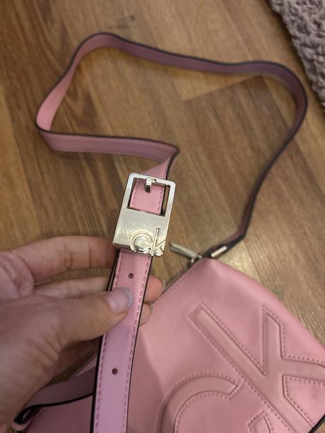 Minimálne nosena kabelka, calvin klein