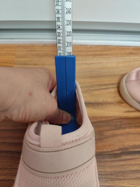 Sieťované sandálky, 32