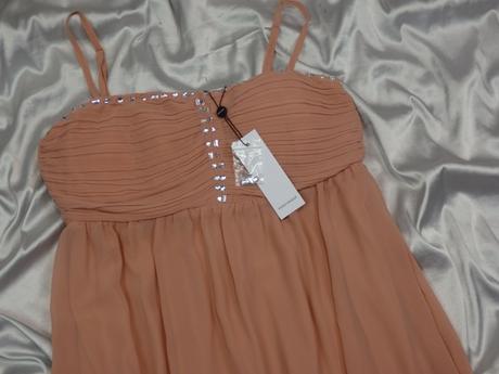 Kvalitné spoločenské šaty, 42