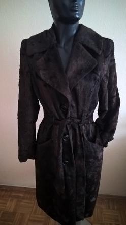 Plyšový kabát, 42