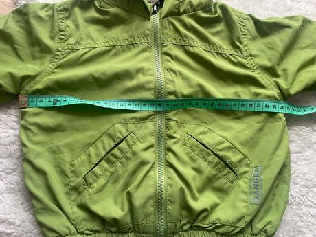 Tenka zelenkasta bunda s kapucnou,