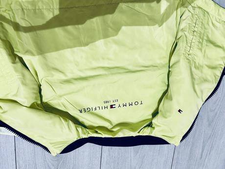 Tommy hilfiger obojstranna vetrovka, 86