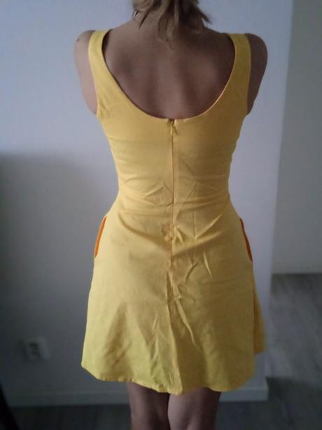 Žlté šaty na leto s vreckami, s