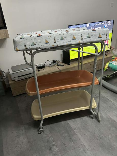 Prebaľovací pult s vaničkou, 