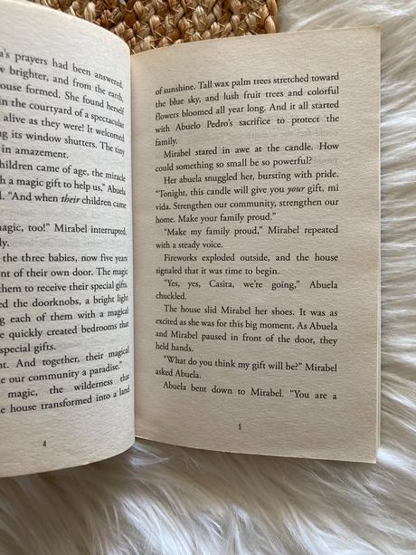 Disney encanto the junior novel,