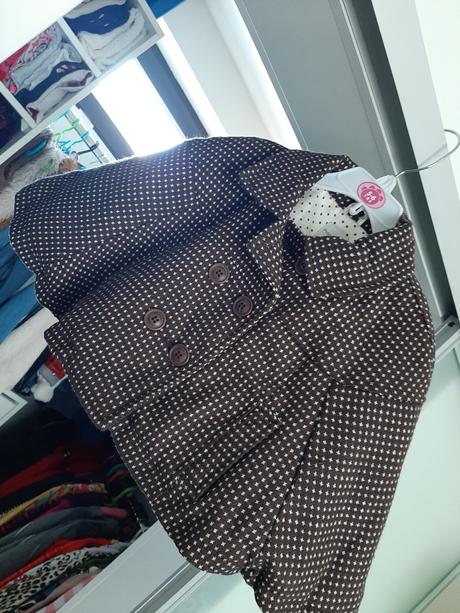 Úžasná kabátiková pelerínka, má otvory na ruky 2-6, prémaman,110