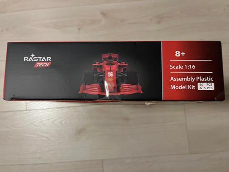 Model ferrari na dialkové ovládanie, 