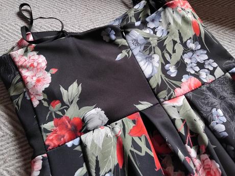 Kvetinove šaty, s