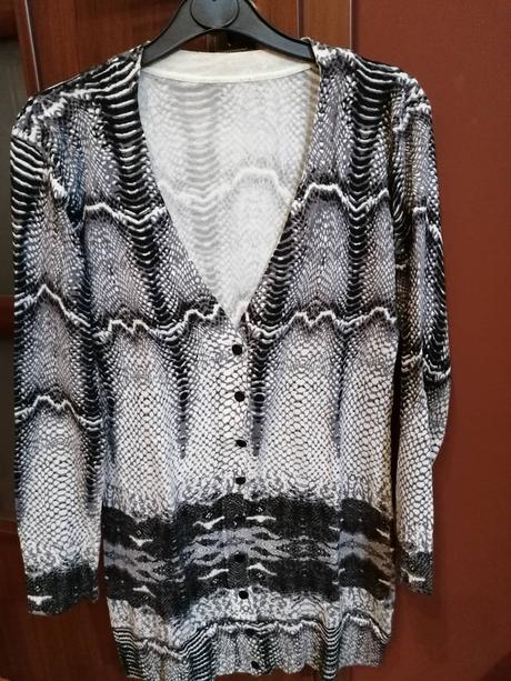 Predlžený svetrík s hadím vzorom, 