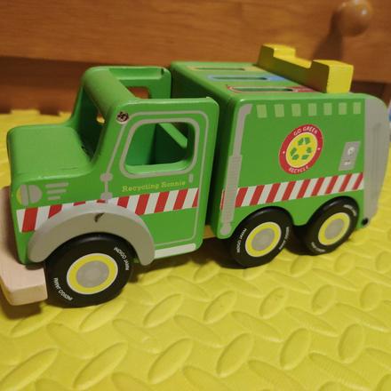 Smetiarske drevené auto cca 20 cm,