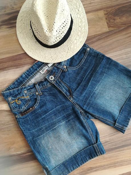 Riflove kratasky, street one,28