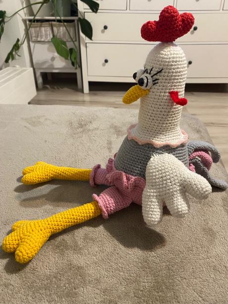 Krásna ručne háčkovaná sliepka 40 cm vysoká,