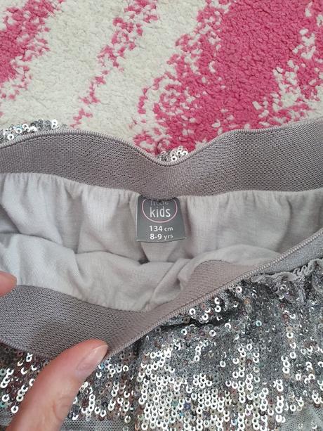 Flitrovaná sukňa, 134