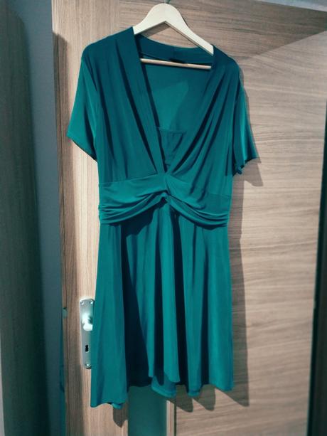 Smaragdové šaty, 44