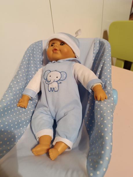 Bábika s autosedačku, 