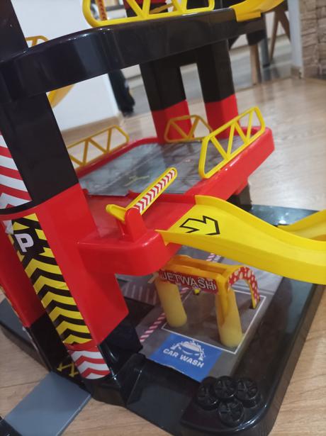 Poschodová garáž,